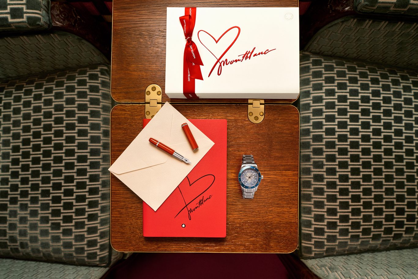 /content/dam/mtb/assets/categories/gifts/gifts-for-her/PLP Inlay_For_Him_1920x1280.png