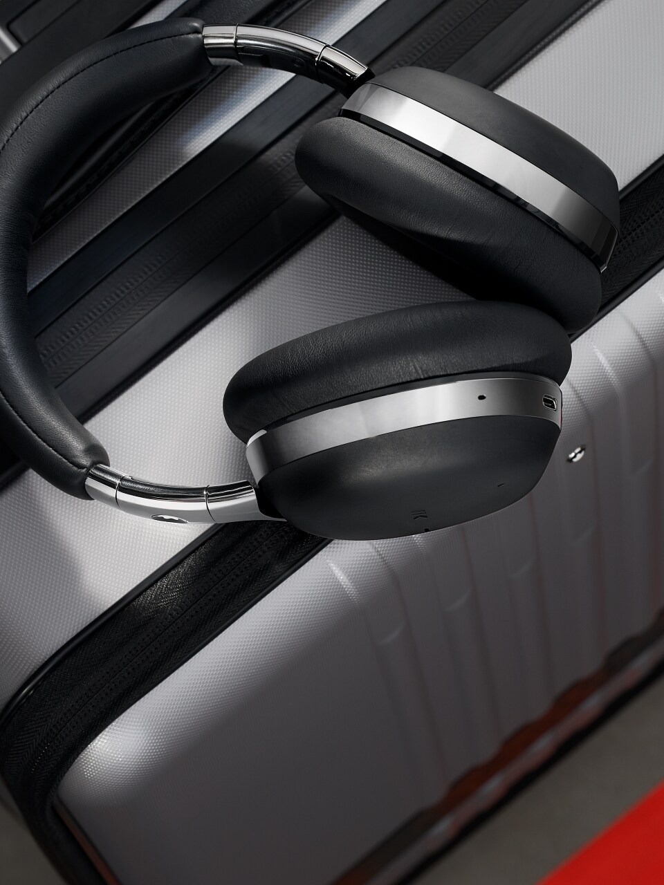 Headphones_D_Image_3