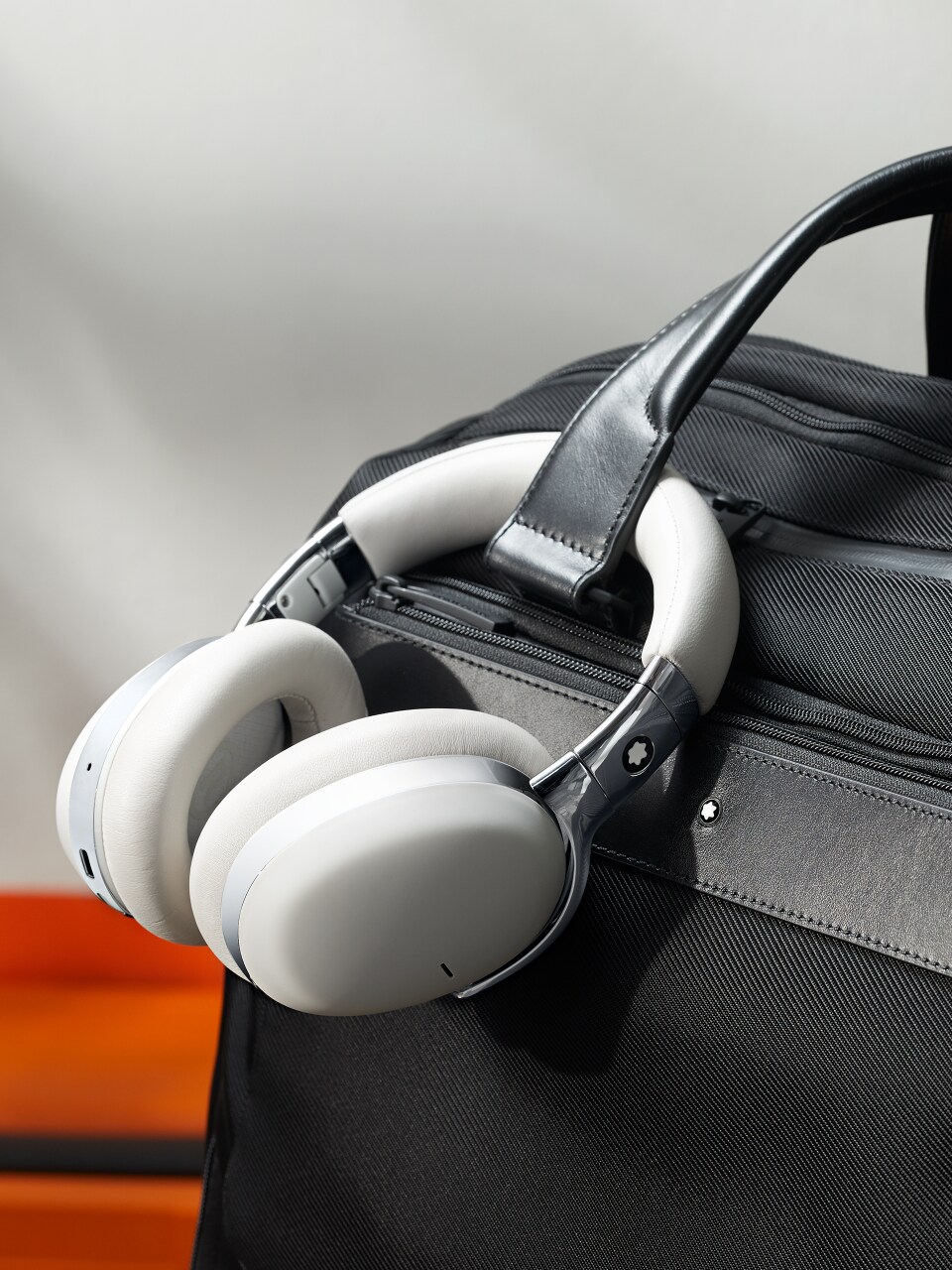 Headphones_D_Image_4
