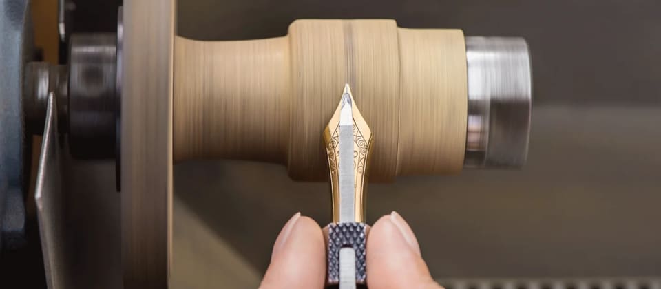 01 HP Full Bleed 16-7 DSK – 7