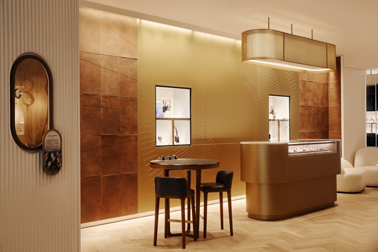 携带现有冰川系列潜水腕表前往指定万宝龙精品店，体验无氧升级焕新服务。无氧环境下零件更加经久耐用，历经时间磨练，腕表依旧精准走时。