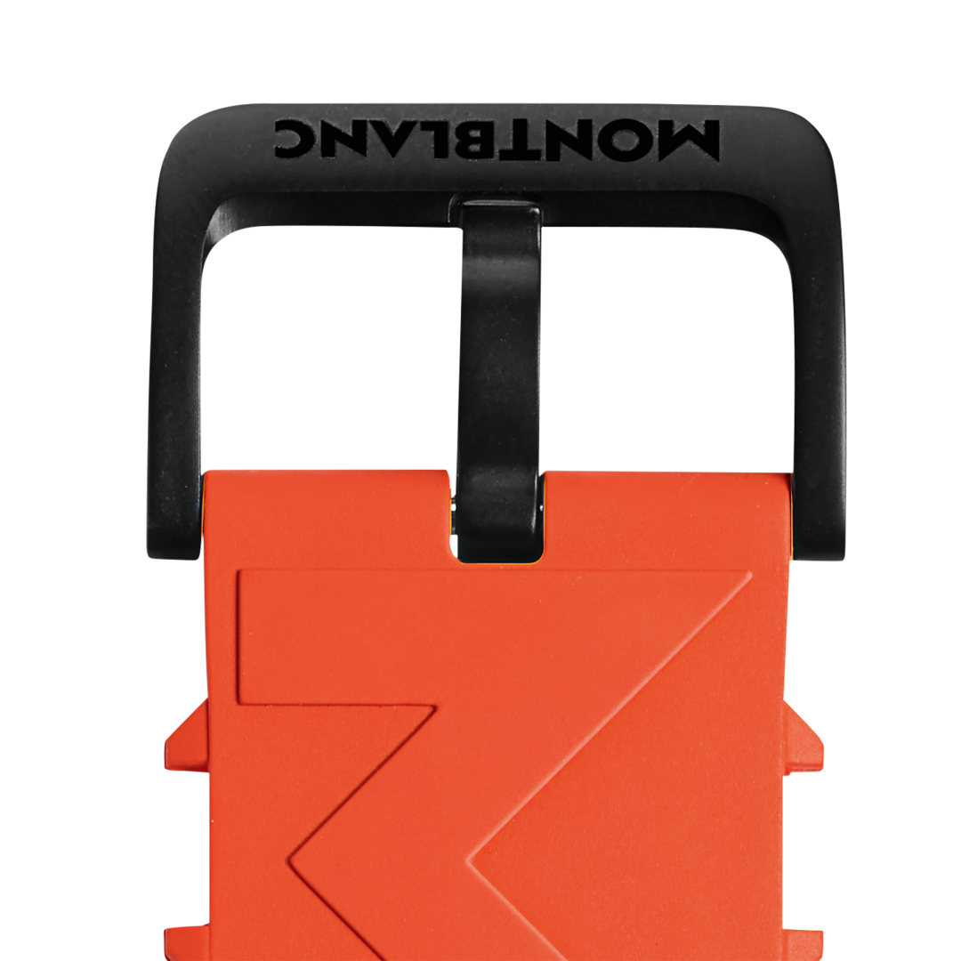 饰以品牌标识的橙色橡胶表带