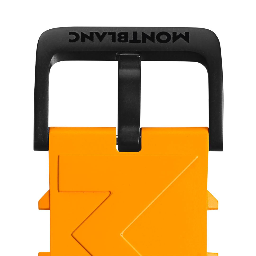 饰以品牌标识的黄色橡胶表带