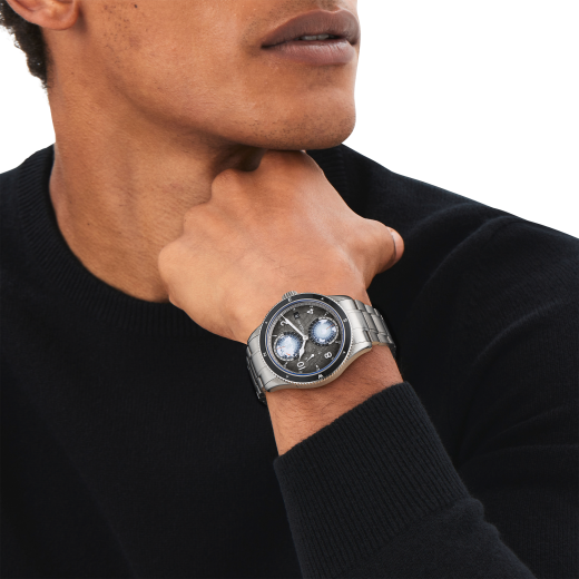 万宝龙1858系列南北半球世界时无氧腕表 海拔八千米特别款