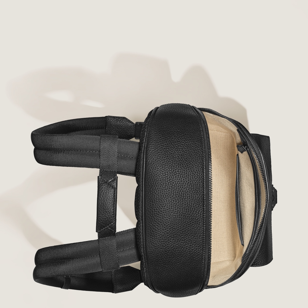 粒纹M扣双肩包 经典黑