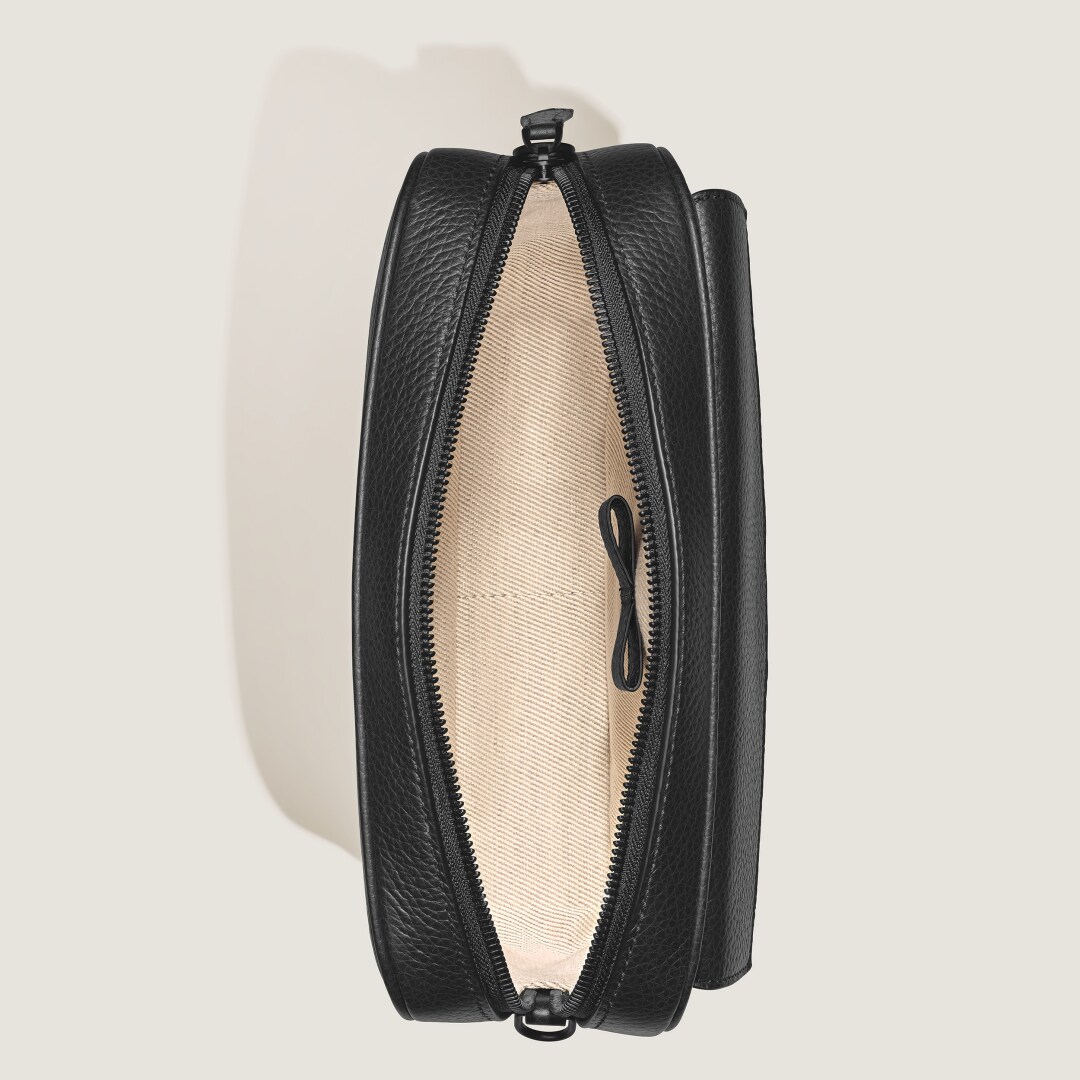 粒纹M扣信封包 经典黑